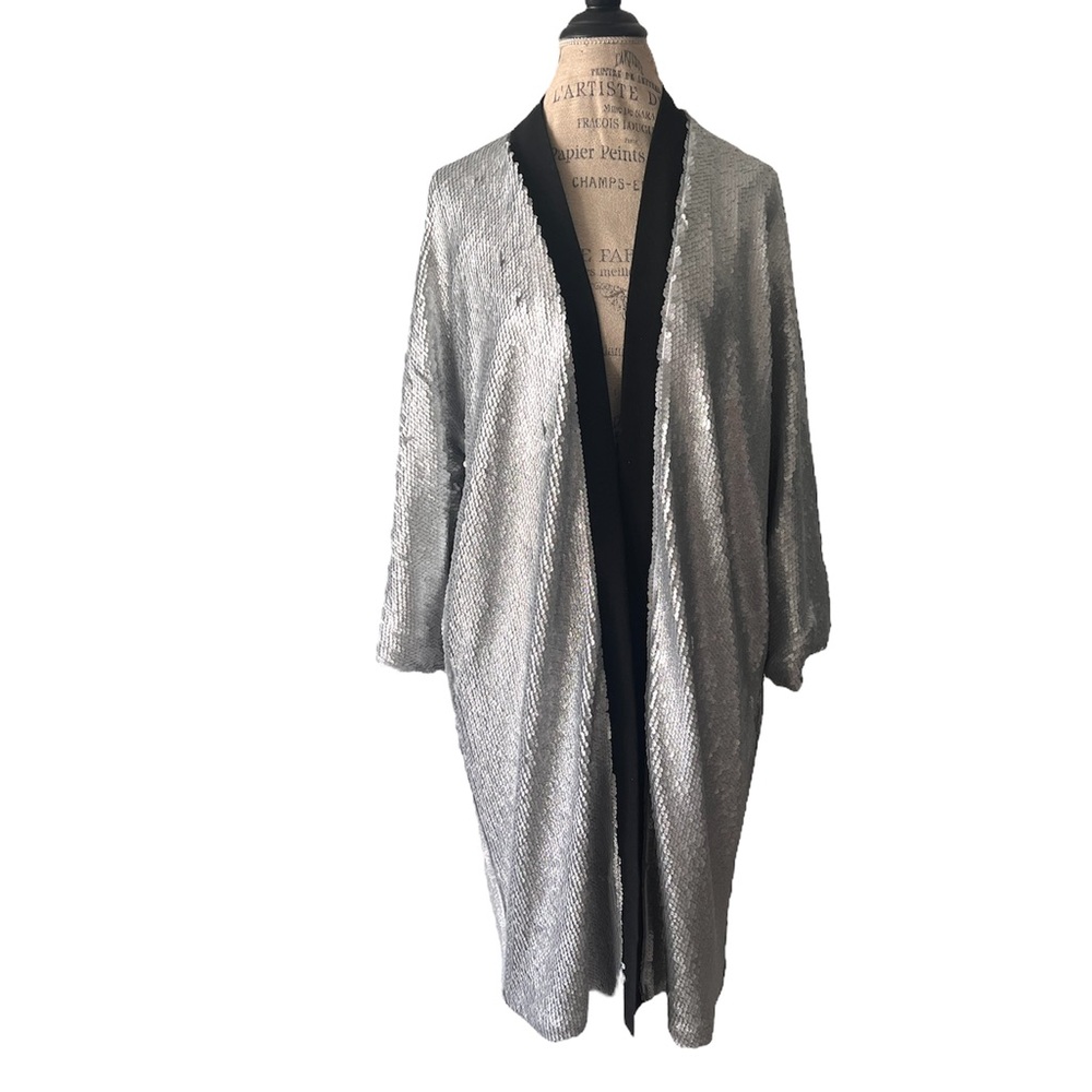 🇨🇦 Hilary MacMillan: silver sequin duster coat